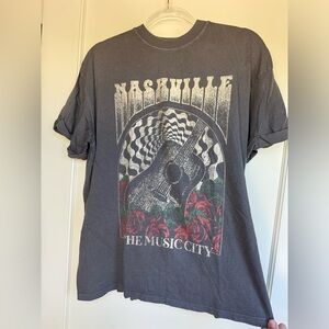 Nashville tee | girl dangerous | size M